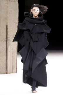 Yohji Yamamoto Fall 2018 Ready-to-Wear , Ёдзи Ямамото осень зима 2018 , Fashion show , неделя моды в Париже , PFW , Mainstyles